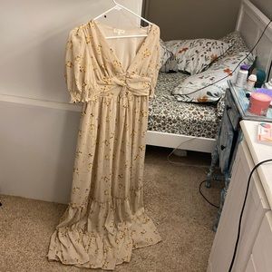 Ultra Flirt size large cream floral maxi dress